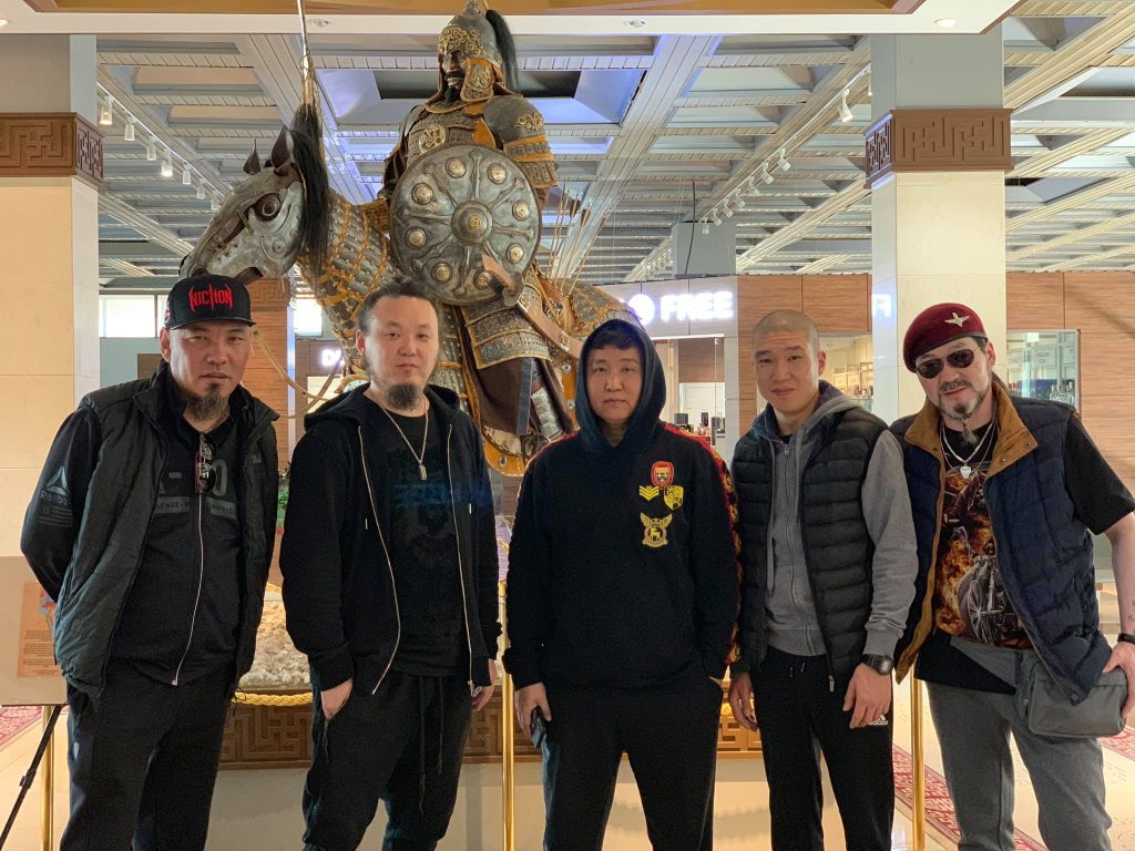 Никитон хамтлаг ‘Эх, хүүхдийн эрүүл мэндийн үндэсний төвд 10 сая төгрөг хандивлалаа’