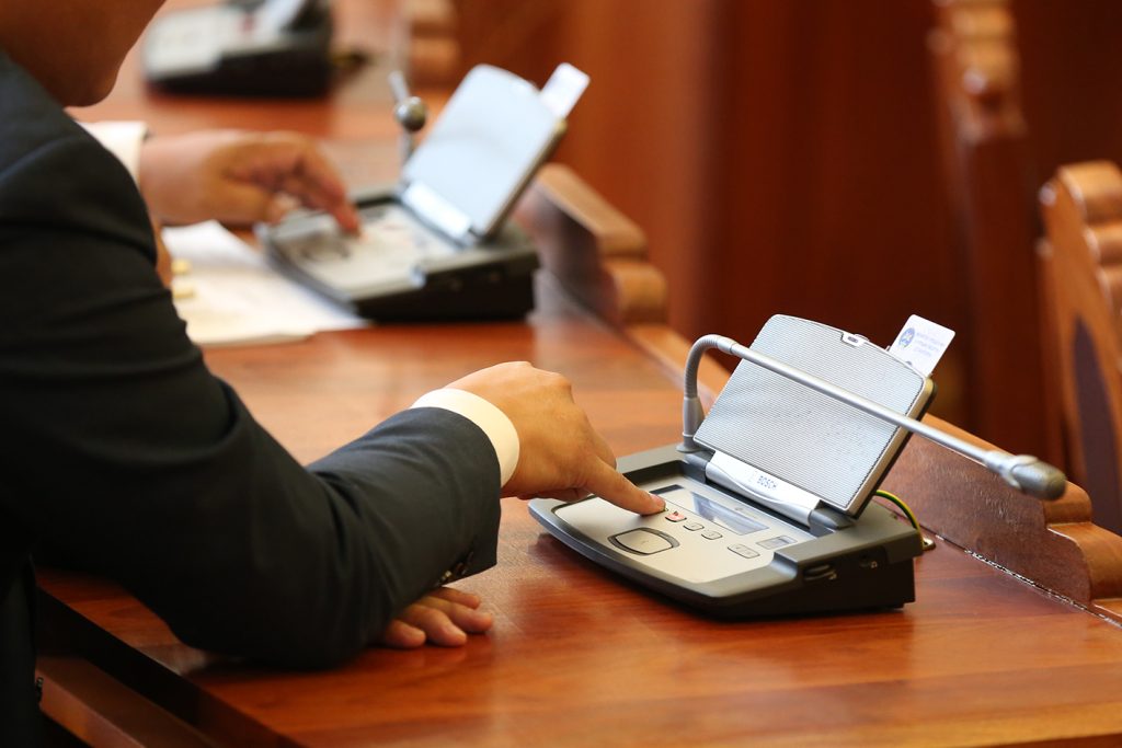 Засгийн газрын “гуйлгачин”