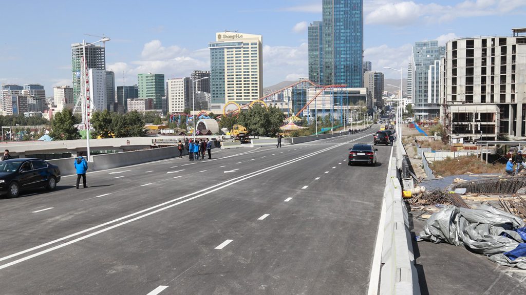 Дөрвөн эгнээтэй, 477 метр урттай шинэ гүүрэн гарцын хөдөлгөөнийг нээлээ