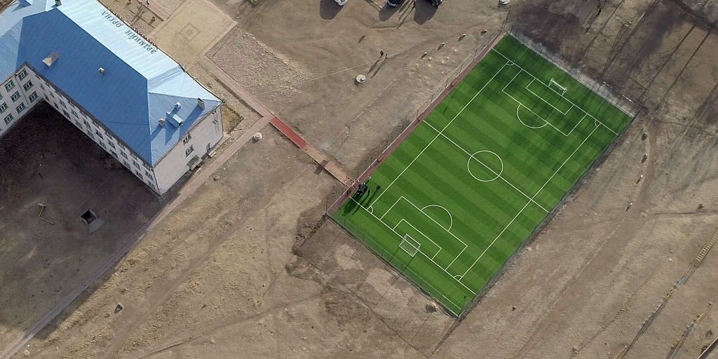 Дүүрэг бүрт хөлбөмбөгийн талбай барих ажил эрчимтэй хэрэгжиж байна