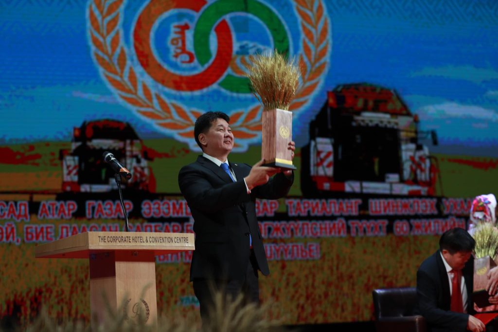 У.Хүрэлсүх: Газар тариалангийн салбарын ирээдүйг авч явах залуучуудыг бэлтгэхэд анхаарна