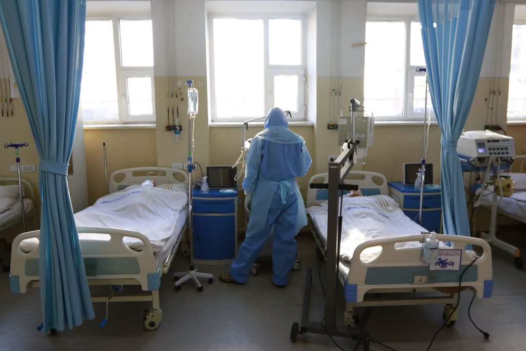 Франц улсын иргэнтэй онгоцонд зэрэгцэн сууж ирсэн англи хүнийг Увсад тусгаарлажээ