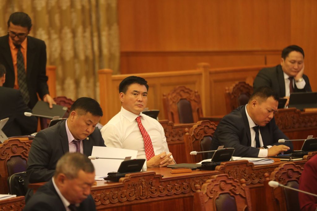 С.Амарсайхан: Гурван шүүгч томилж чадахгүй болтлоо шүүх засаглал доройтчихсон юм уу