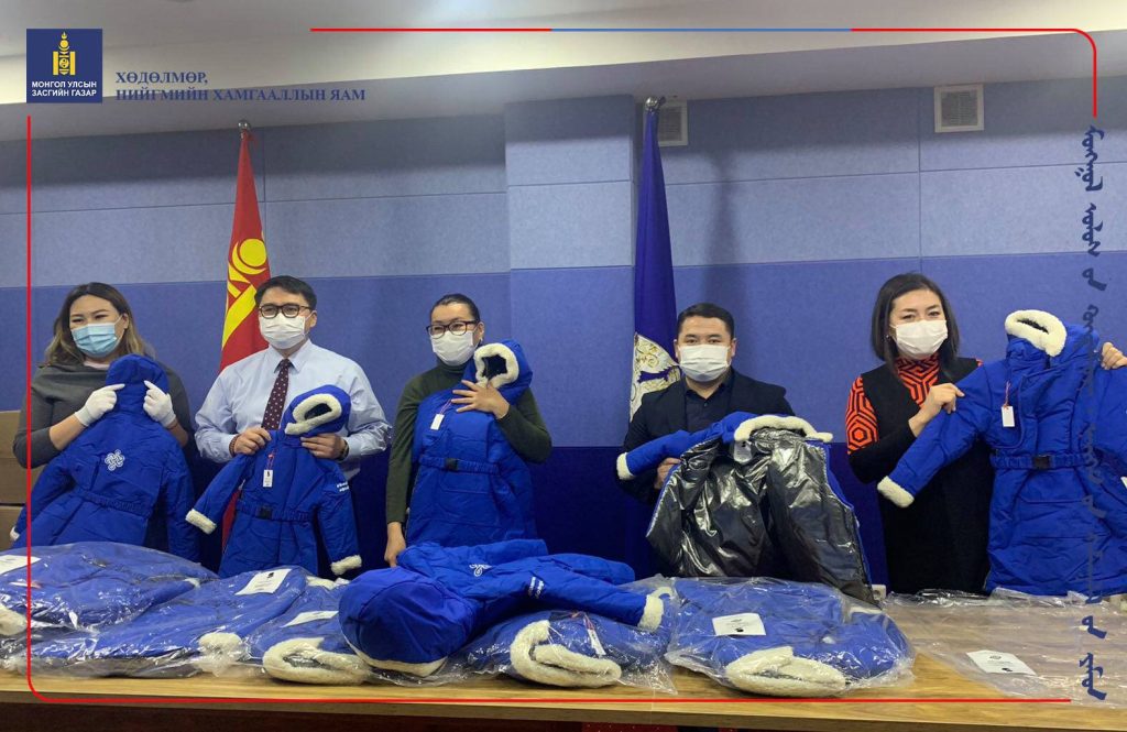 БАЛДОРЖ САНГААС ХҮҮХДИЙН ДУЛААН ДЭЭЛИЙГ ӨНӨӨДӨР ХҮЛЭЭЛГЭН ӨГЛӨӨ