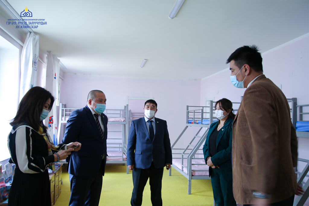 Хүүхэд хамгаалах байранд ажиллалаа