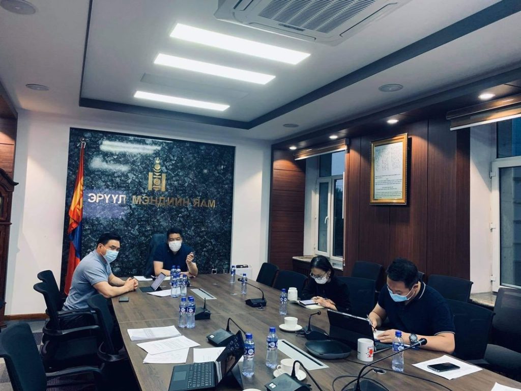 Шадар сайд цар тахлын нөхцөл байдал болон вакцинжуулалтын асуудлаар Эрүүл мэндийн яаманд ажиллалаа
