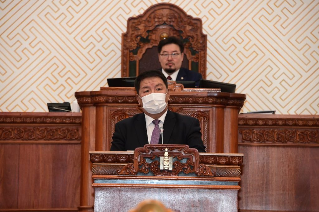 Ц.Идэрбат, Э.Батшугар нар Улсын Их Хурлын гишүүний тангарагаа өргөлөө