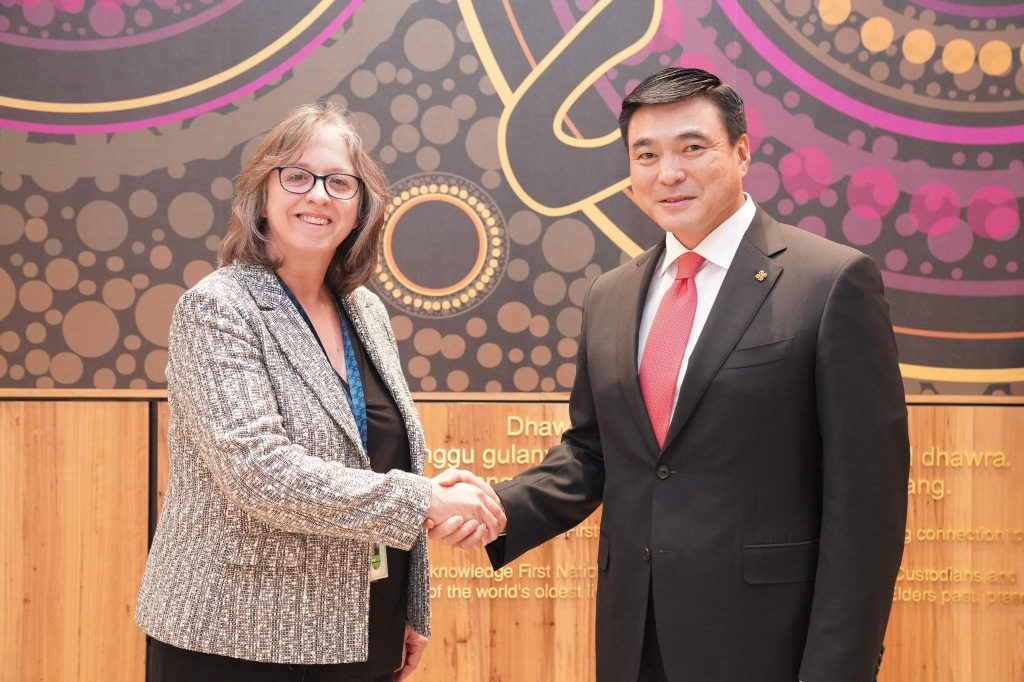 Австралийн уул уурхайн компаниуд Монгол Улсын Засгийн газартай хамтран ногоон ус төрөгч, сэргээгдэх эрчим хүчний салбарт хамтын ажиллагааг өргөжүүлэх өргөн боломж байгаа талаар хэлэлцлээ