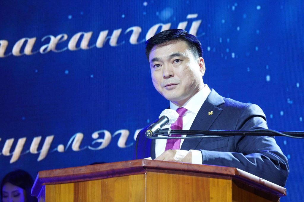 Налайх, Багануур, Багахангай дүүргийн 700 гаруй багшид хүндэтгэл үзүүллээ