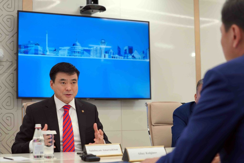 Астана хотын захирагчтай уулзлаа