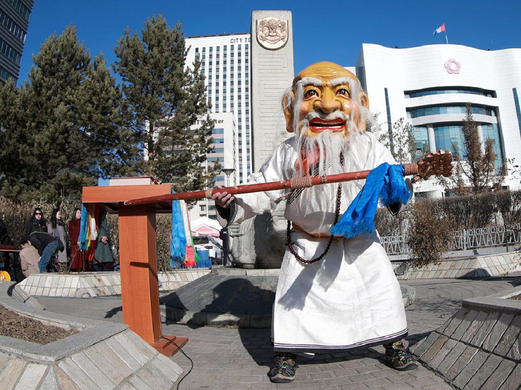 Мэлхийт хөшөөнд хүндэтгэл үзүүлж, нийслэлийн сүлдэт хуурыг цэнгүүллээ