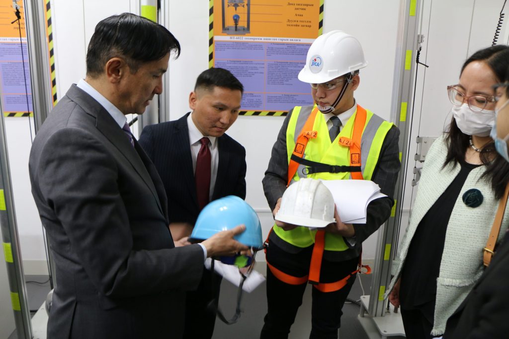 ХАМГААЛАХ ХЭРЭГСЛИЙН ЧАНАРЫН БАТАЛГААЖУУЛАЛТЫН ЛАБОРАТОРИ НЭЭЛТЭЭ ХИЙЛЭЭ