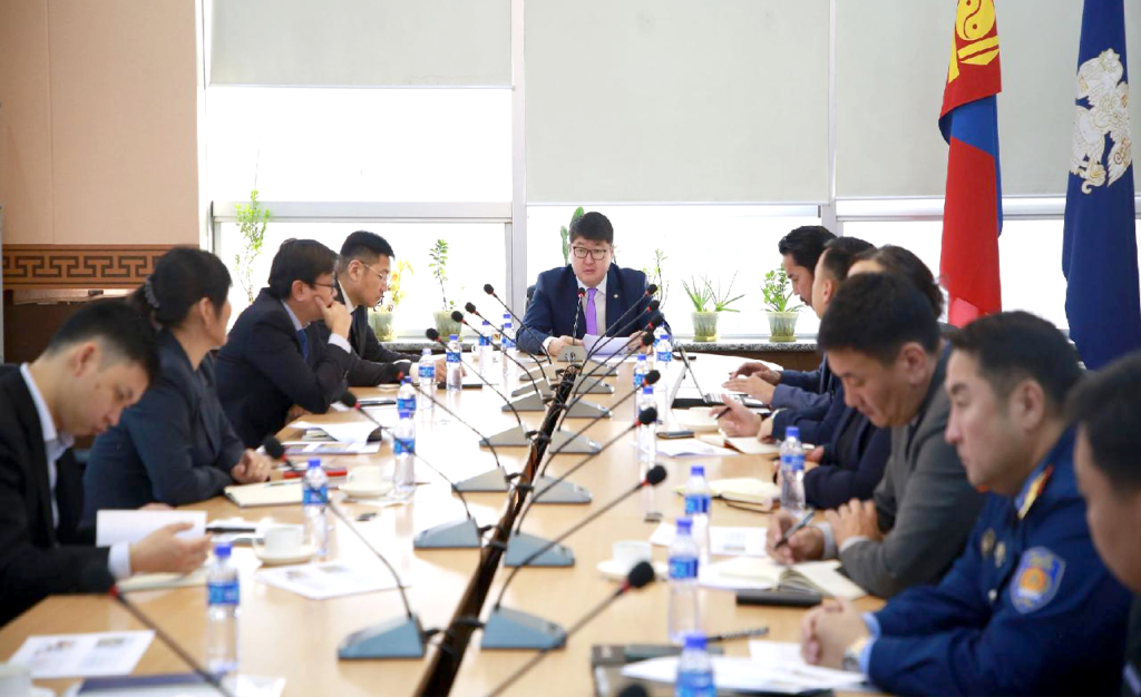 Ковидын үеийн халдвар хамгааллын дэглэмийг мөрдөж ажиллахыг чиглэл болголоо