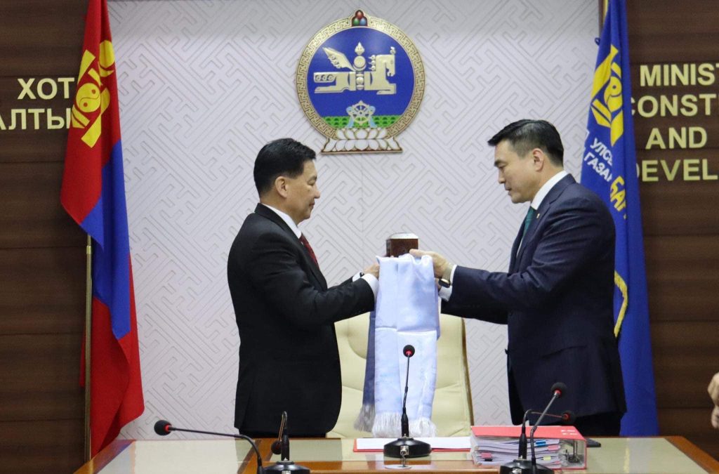 Монгол Улсын Шадар сайд С.Амарсайхан шинээр томилогдсон Барилга, хот байгуулалтын сайдын ажлыг хүлээлцүүллээ