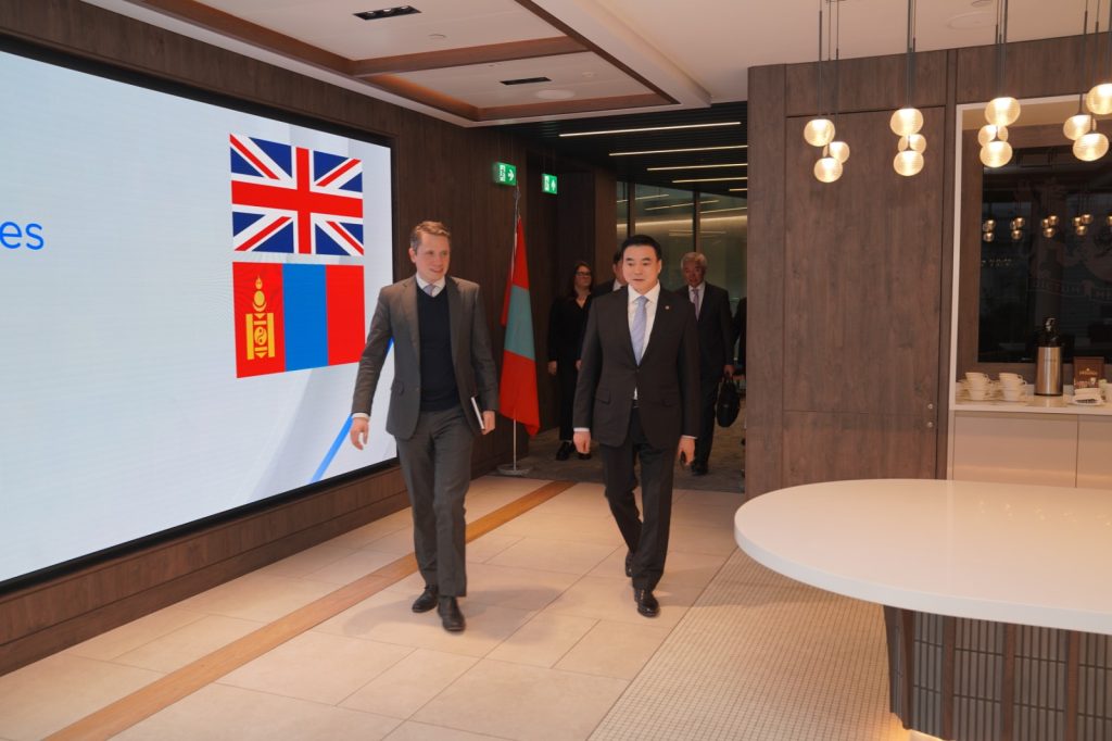 Лондон хотын Хөрөнгийн биржид зочиллоо