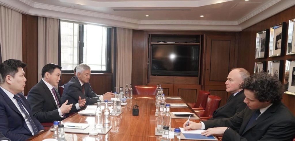 Шадар сайд С.Амарсайхан Монгол Британийн худалдааны танхимын тэргүүн Жон Грогантай уулзлаа