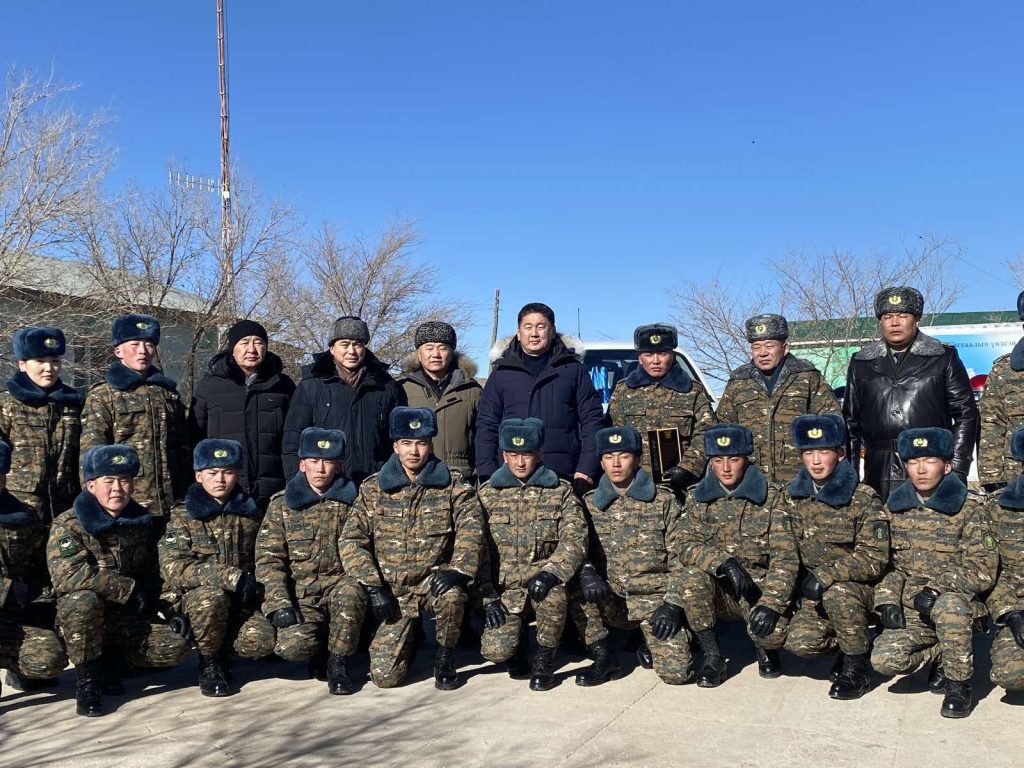 Монгол Улсын Ерөнхийлөгч У.Хүрэлсүх өмнөд хил дээр ажиллаж байна