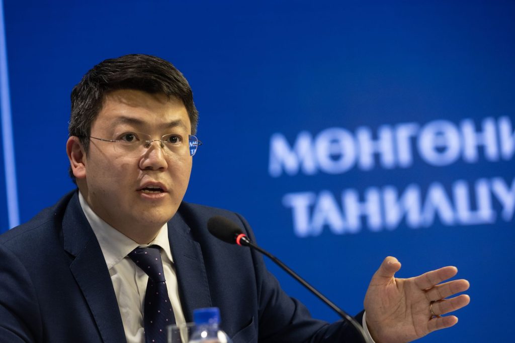 Д.Ган-Очир: Монголын эдийн засагт үүлэн чөлөөний нар тусаж байна